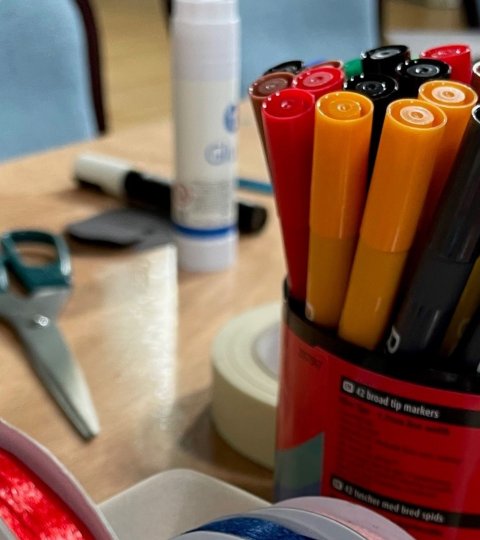 Image: Multi coloured pens